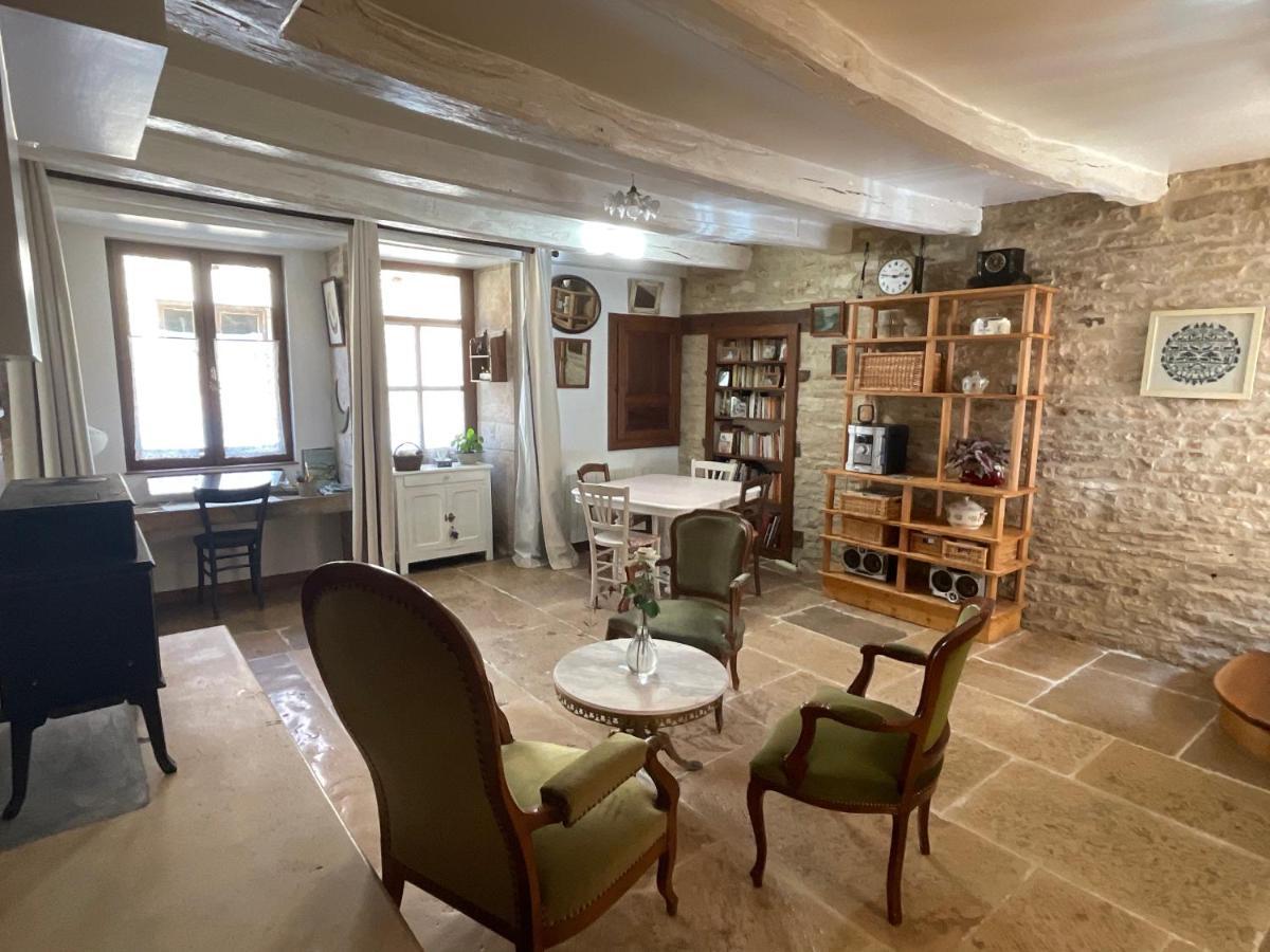 Вилла Rue De La Tour Du Pin Fontaine-Francaise Экстерьер фото